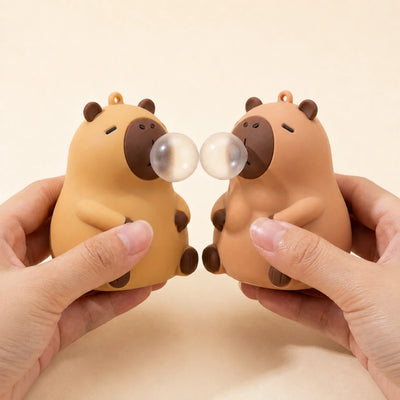 2匹で泡を合わせて遊ぶ