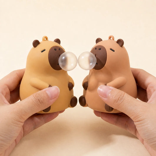 2匹で泡を合わせて遊ぶ