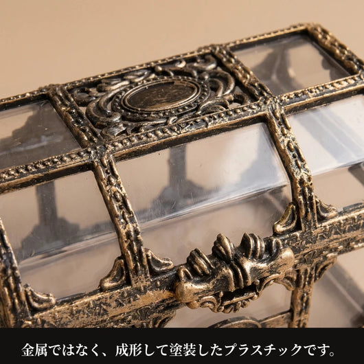 ふたの飾りと留め具のアップ