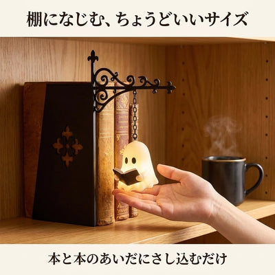 サイズ感。本やマグと比べたコンパクトな大きさ
