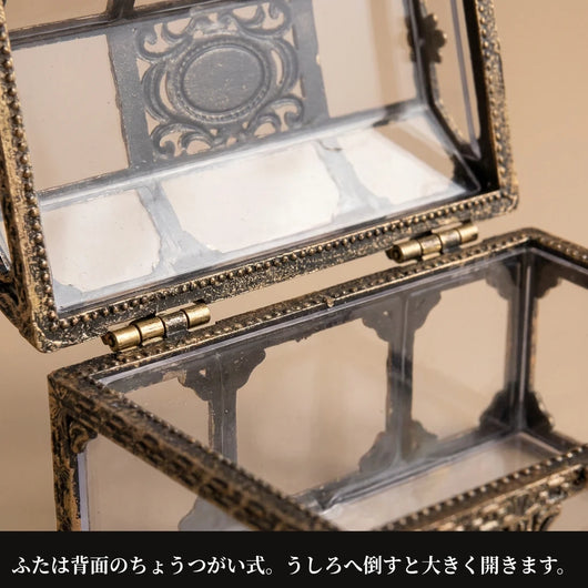 背面のちょうつがいのアップ