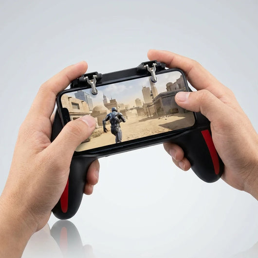 4本指で操作するモバイルゲームコントローラー