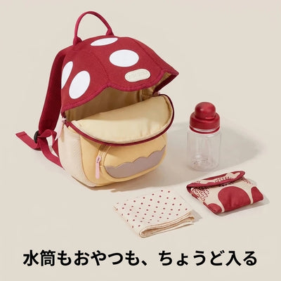 水筒もおやつもちょうど入る