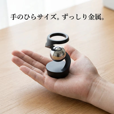 手のひらサイズ・金属の重み