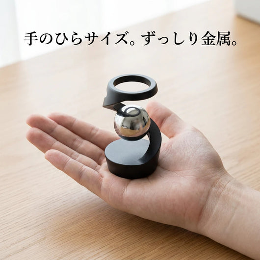 手のひらサイズ・金属の重み