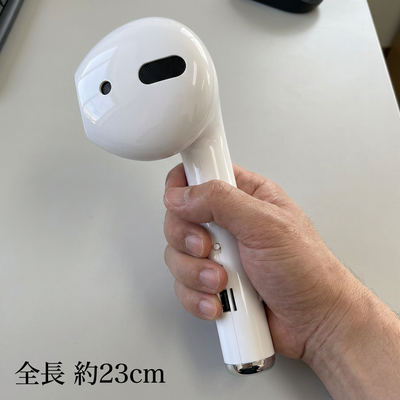手に持ったサイズ比較 全長約23cm
