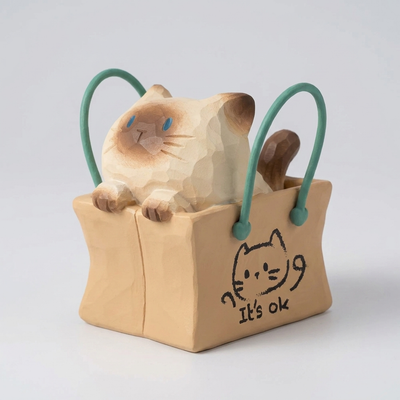 紙袋を持つシャム猫フィギュア